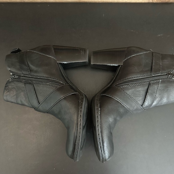 BORN Shola Womens Black Side-Zip Stacked Heel Ankle Booties Boots US 9 Festival - Picture 8 of 11